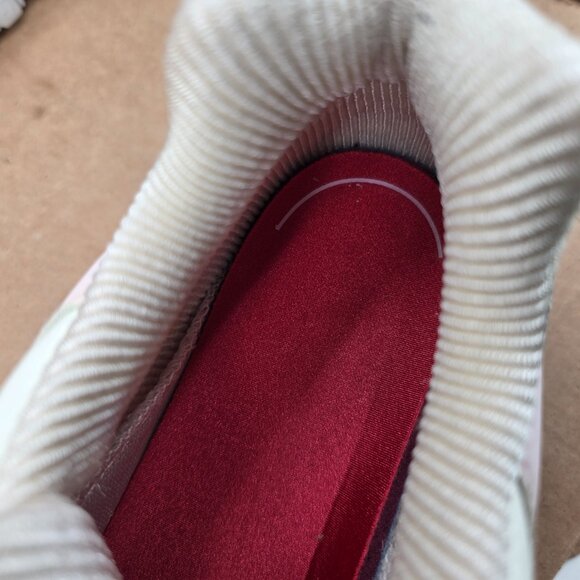 Athletic_Shoes